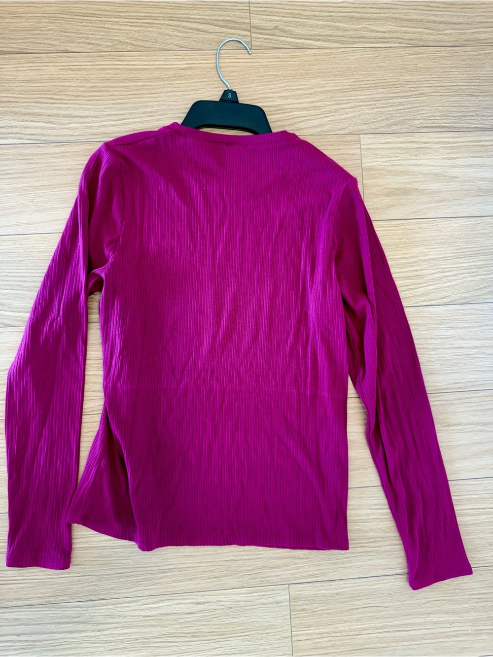 Like new! SPLENDID Women’s Long-Sleeve Ribbed Crewneck Top - Magenta Sz M - Picture 2 of 5